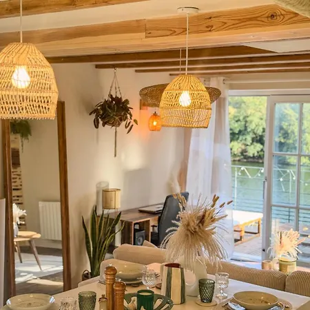 Maison Au Bord Du Lot بيت للعطل